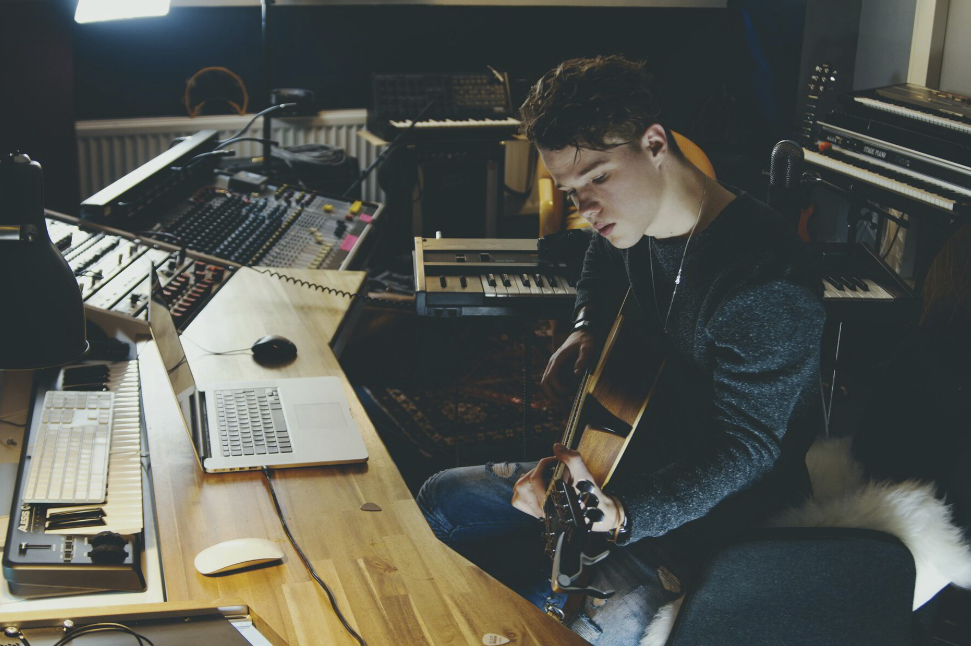 How to Achieve Long-Term Goals Rather Than Viral Hits as a Music Artist?