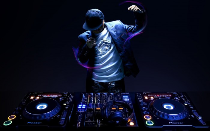 How to Become a DJ: From a Beginner to a Pro